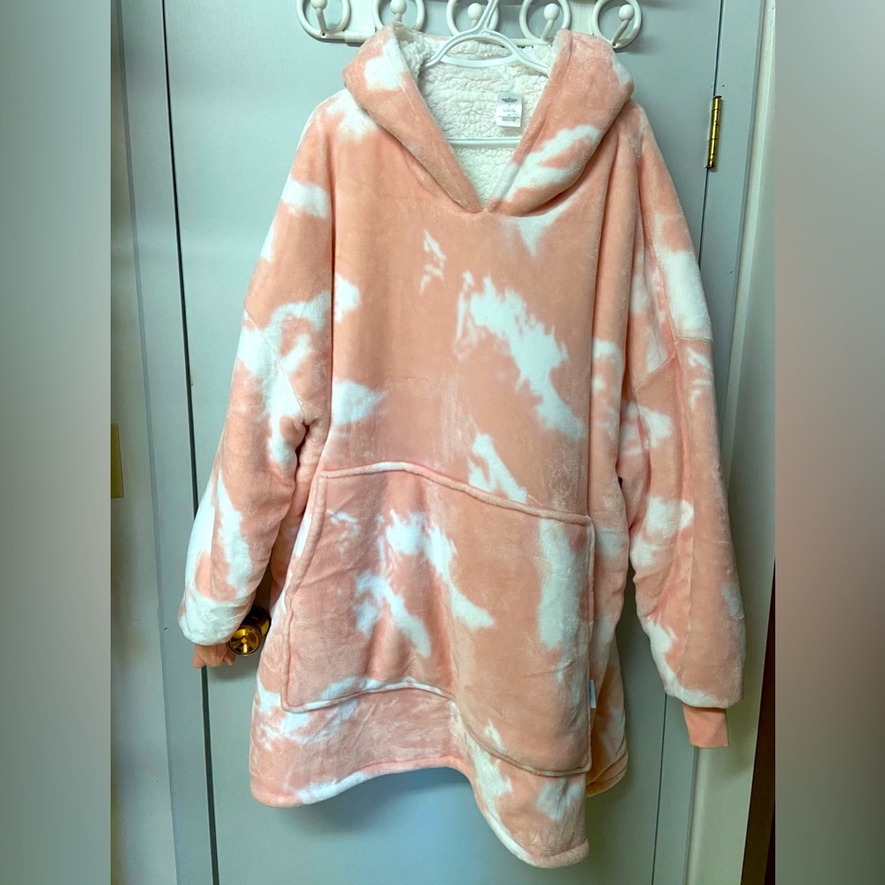 Cozy Pink and White Tie-Dye Oodie